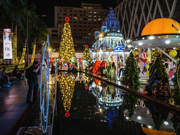 Bangkok / Tayland - 13 Aralık 2018: Bangkok 'taki Merkez Dünya Mağazası önünde Noel Festivali