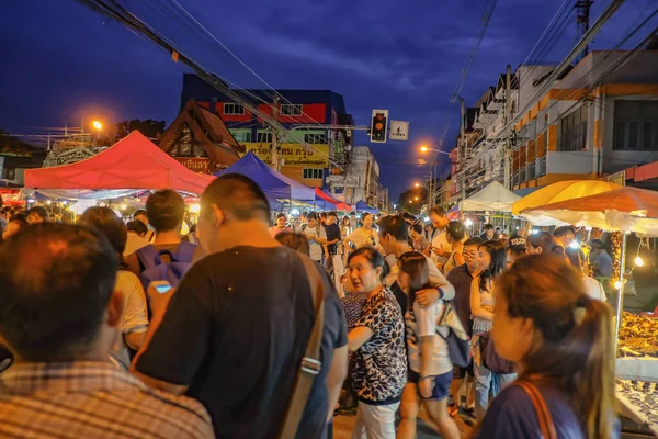 Chiang Mai Tayland Temmuz 2016 Chiang Mai Gece Pazarında Yürüyen — Stok fotoğraf