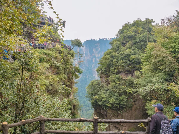 Zhangjiajie China Oktober 2018 Turis Tak Dikenal Berjalan Gunung Tianzi — Stok Foto