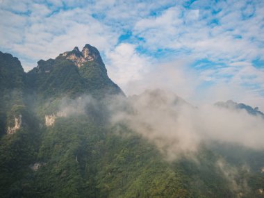 Tianmen dağ manzaralı teleferik Tianmen dağı. Tianmen dağ teleferiği dünyanın en uzun kablo yolu. Zhangjiajie şehri Çin.
