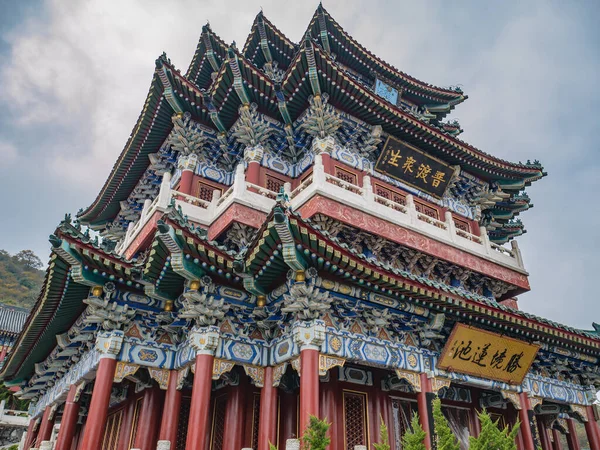 Zhangjiajie Chiny Października 2018 Starożytna Chińska Świątynia Buddyjska Budowa Górach — Zdjęcie stockowe