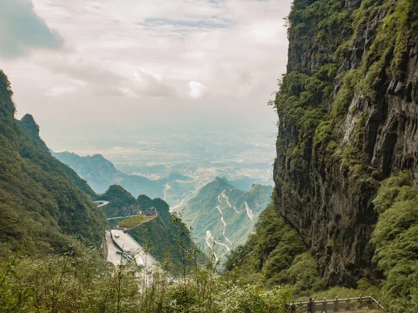 Schöne Landschaft Blick Auf Himmelstor Höhle Auf Dem Tianmen Berg — Stockfoto