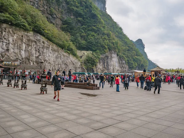 Zhangjiajie Kina Oktober 2018 Crowd Tourist Heaven Gate Grotta Tianmen — Stockfoto