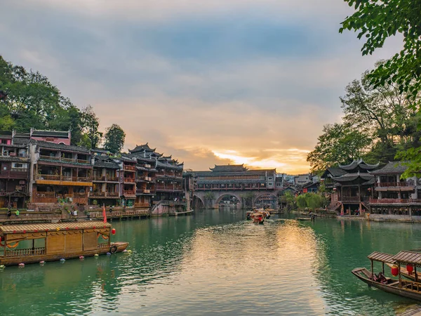 Vista Del Paisaje Con Cielo Del Atardecer Fenghuang Ciudad Antigua — Foto de Stock