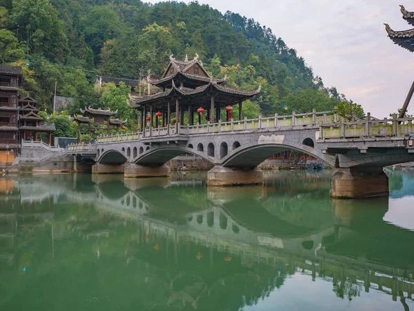 시가지의 경치를 시가지 다리이다 Phoenix Fenghuang County 후난성의 일부이다 — 스톡 사진