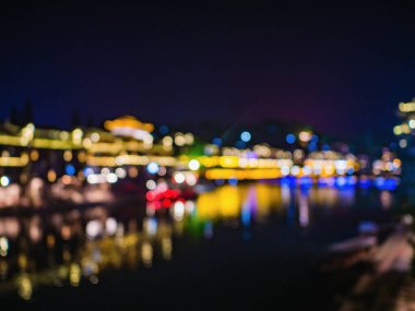 Fenghuang, Çin 'in Hunan Eyaleti' nde yer alan bir şehirdir. Fenghuang iline bağlı bir ilçedir.