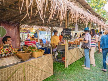 Bangkok / Tayland - 24 Ocak 2019: Tayland 'ın Bangkok kenti Tayland Central Park' ında 2019 Tayland Turizm Festivali 'nde Tanışmamış İnsanlar