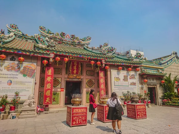 2019年1月29日 不认识的泰国人来到Wat Mangkon Kamalawat祈祷新年好运 — 图库照片