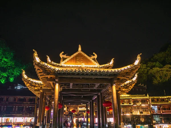 Fenghuang Hunan China Oktober 2018Unbekannter Touristenspaziergang Auf Der Brücke Überquert — Stockfoto