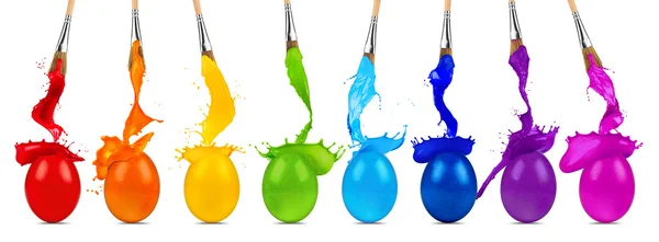 Regenboog paasei kleur splash rij — Stockfoto