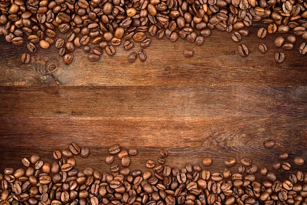 Chicchi di caffè vecchio sfondo quercia — Foto Stock