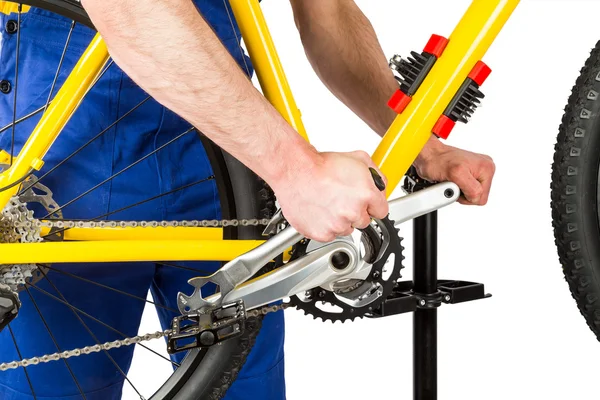 修理自行车收紧踏板 — 图库照片