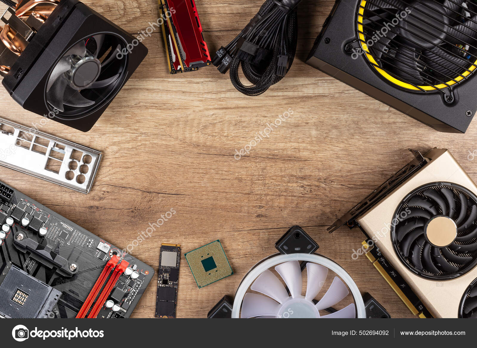 Komponen Perangkat Keras Komputer Desktop Modern Pada Latar - Main Image