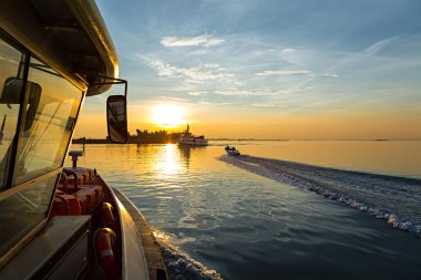 gün batımı gemi