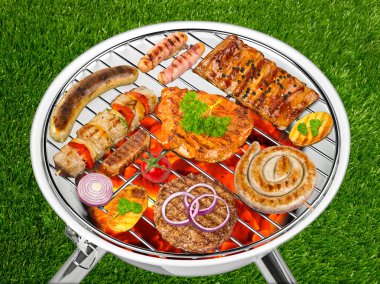 parlayan kömür ile doldurulmuş ızgara