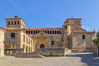 Colegiata de Santa Juliana - Santillana del Mar clipart