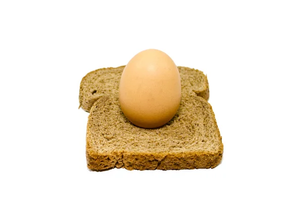 Свежеиспеченный тост с коричневым яйцом — стоковое фото