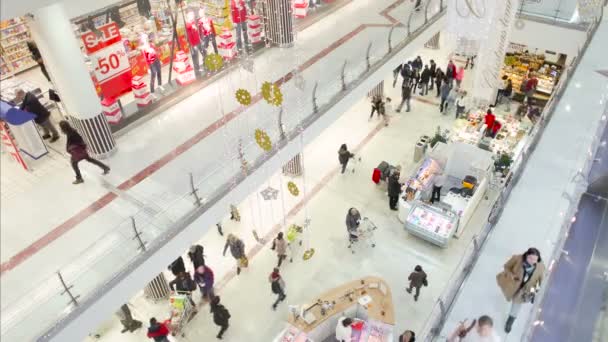 Ъ-Огонек - Люди в массовом шопинге — стоковое видео