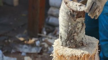 Şömine için odun kesme