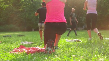 Halk parkı egzersiz oturum