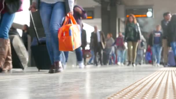 Pessoas durante Moring Rush Hour — Vídeo de Stock