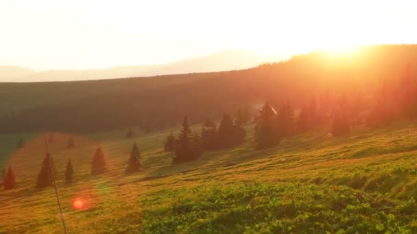 太陽の設定を分離 Snezka 山 — ストック動画