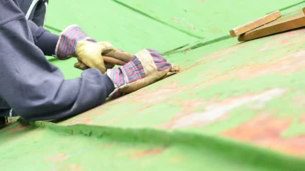 Worker Scraping off Green Paint — Stock Footage Worker Scraping off Green Paint Royalty Free Stock Footage