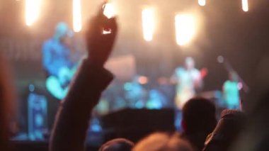 Genç insanlar Rock Festivali dans