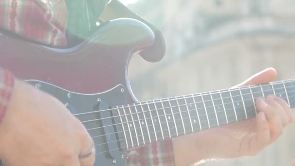 Young man playing guitar — Stock Video