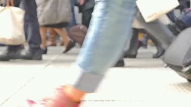 İnsanların havaalanında bulanık görüntüleri