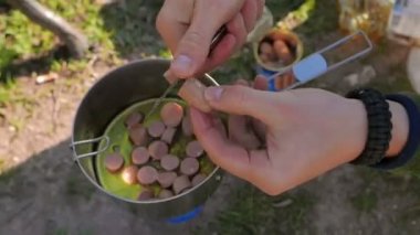 Yemek yemek yanıyor