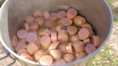 Yemek yemek yanıyor