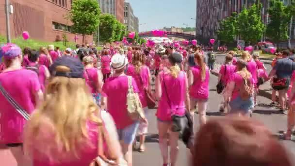 Redaktionellt-Avon bröstcancermedvetenhet promenad — Stockvideo