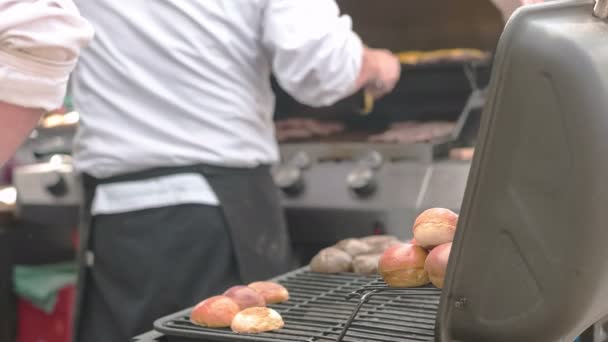 Fazendo de Burgers — Vídeo de Stock