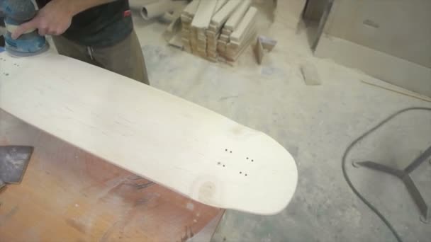 Fabricação de Deck Longboard — Vídeo de Stock