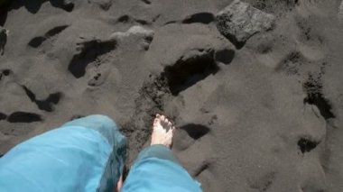 Okyanusa doğru yürüyüş bacaklar üst mans