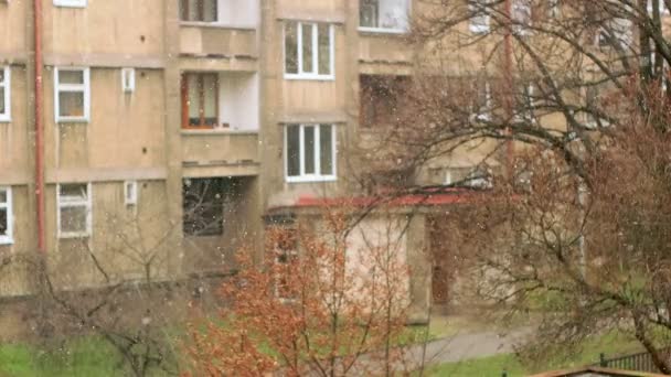 Hässliche Großstädte Schneesturm, Mitte fokussiert — Stockvideo