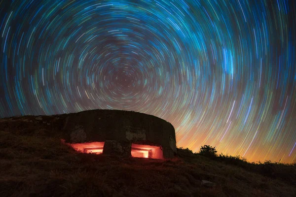 Зоряна ніч над гніздом кулеметів громадянської війни — стокове фото