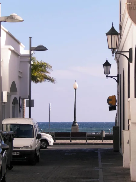 Rua Vista Rua Arrecife Oceano Fundo Arrecife Maior Capital Lanzarote — Fotografia de Stock