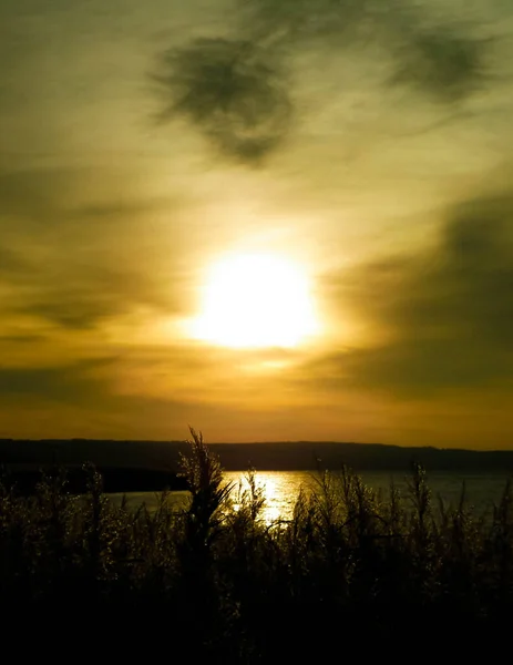 维斯瓦湖的日出美景 弗罗博克市近岸 — 图库照片