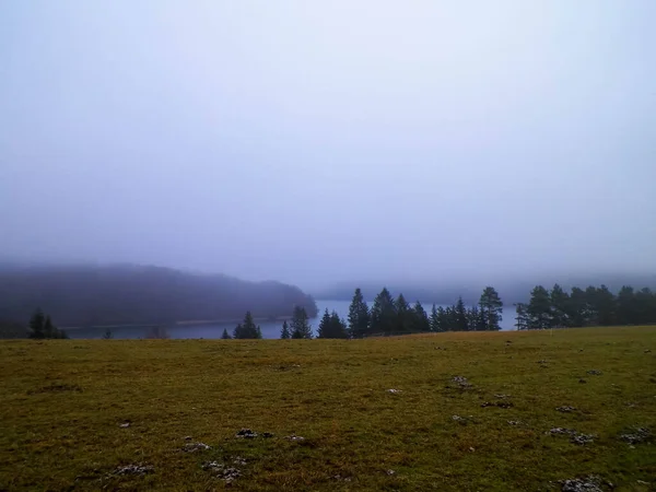 Foggy Day Wiezyca Pologne Paysage Montagnes Ofer Lac Ostrzyckie Dans — Photo