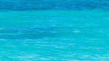 Tyrrenian denizinin şeffaf, turkuaz sularının doğal arka planı. Boşluğu kopyala.