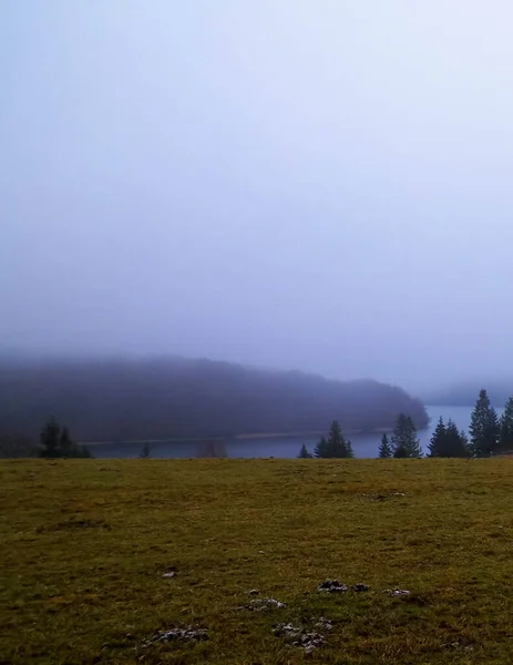 Foggy Day Wiezyca Pologne Paysage Montagnes Ofer Lac Ostrzyckie Dans — Photo