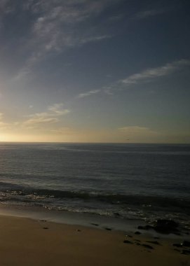 Playa Blanca plajından okyanus manzarası, Lanzarote Adası, Kanarya takımadaları. Doğanın güzelliği.