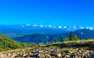 Polonya 'daki Beskides Dağları. Klimchok Dağı 'ndan görüntü.