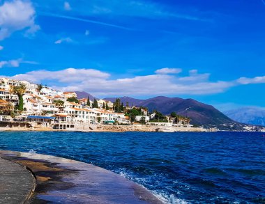Karadağ 'daki Kotor City sahili. Karadağ 'da popüler turizm direktörü.