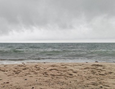 Chlapowo 'daki Baltık sahili. Polonyalı sahillerde yağmurlu hava.