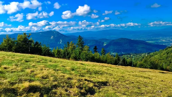 Klimchok Dağı 'ndan harika bir manzara. Polonya 'nın yanında.