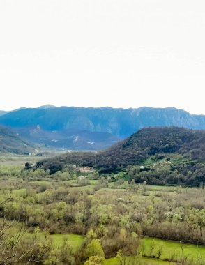 Karadağ 'daki Lovcen Dağları. Doğanın güzelliği. Sonbahar mevsimi.