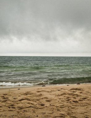 Fırtına yaklaşıyor. Baltık Denizi ve kıyıları üzerinde yağışlı hava.